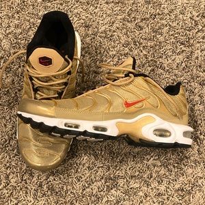 Nike Air Max plus QS “Metallic Gold” Mens Sneakers
